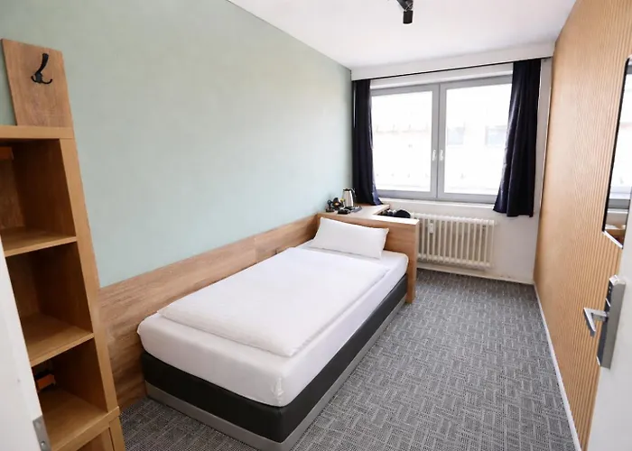 Nivan Hostel *